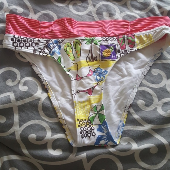 Bikini - Picture 2 of 4